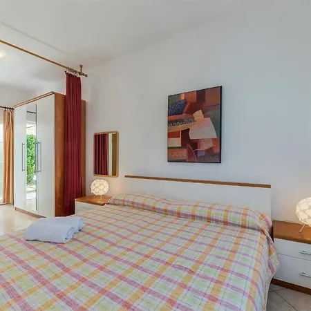 1 Bedroom Cozy In