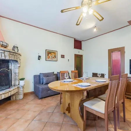 1 Bedroom Cozy In