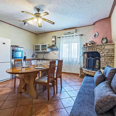 1 Bedroom Cozy In *