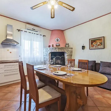 Apartmán 1 Bedroom Beautiful In